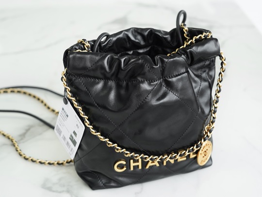 Chanel   23S   22Bag   Mini    Diamond Quilting Drawstring Closure Chain Shiny Grain Calfskin   Bucket Shoulder Bag   Crossbody Bag